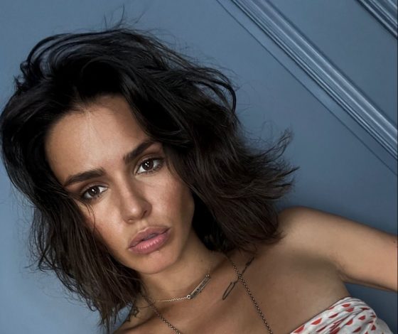 Zivert не оценила новую коллекцию бренда на Неделе моды в Париже