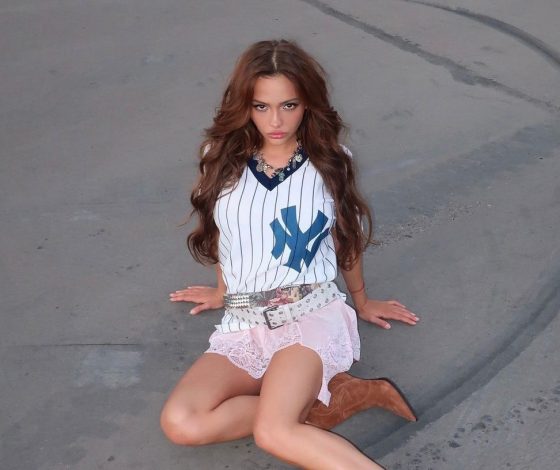 Валя Карнавал попросила перестать шипперить ее с JONY