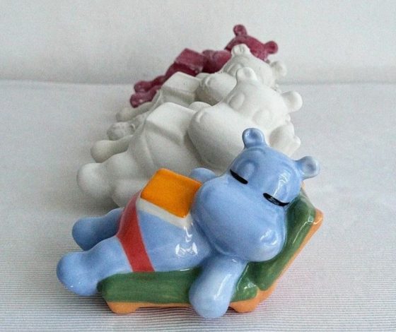 Девушка создает увеличенные копии игрушек из Киндер-сюрпризов 90-х