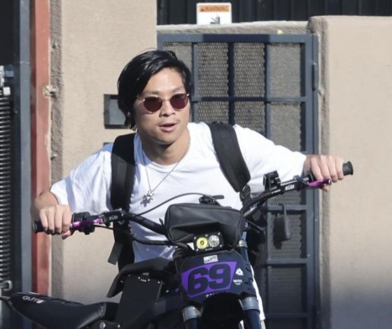 Сын Анджелины Джоли и Брэда Питта впервые появился на людях после аварии