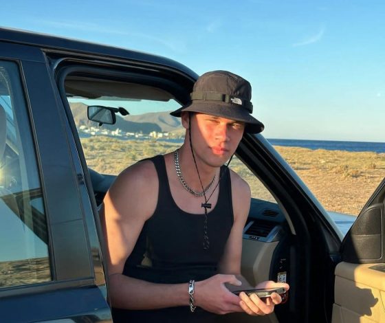 Российский актер из сериала «Элита» появился в необычном образе на премьере второй части «Джокера»