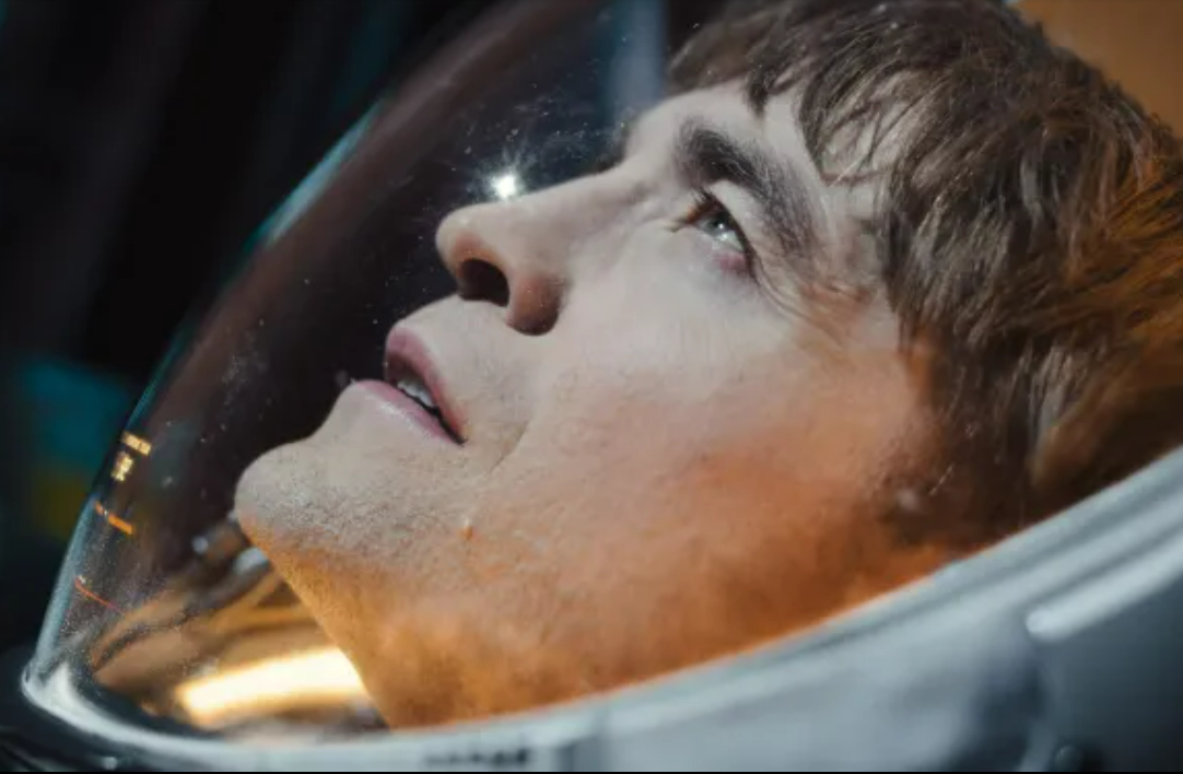 Robert Pattinson “died” at least six times in Mickey 17. Let’s watch the first trailer