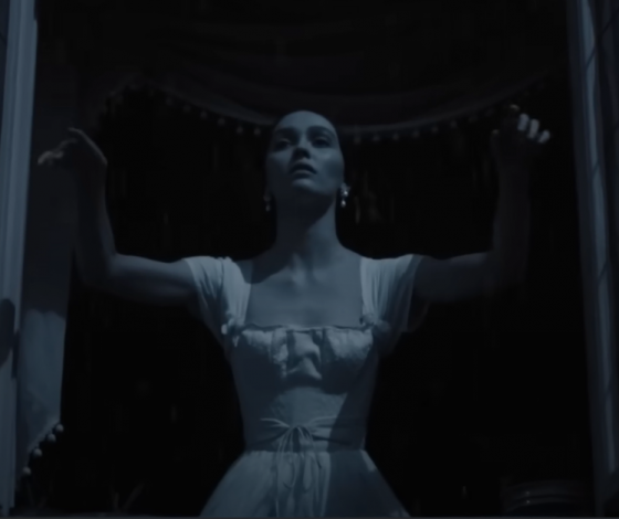 Лили Роуз-Депп против Билла Скарсгарда: смотрим расширенный трейлер к фильму «Носферату»