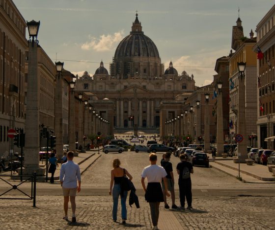 Ватикан показал своего аниме-талисмана Луче: фото