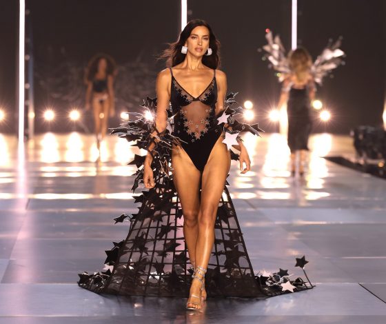 Ирина Шейк балует себя российскими сладостями после шоу Victoria’s Secret: фото