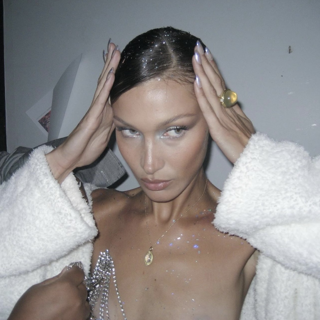 Bella Hadid confirms the fringed bag trend and we totally want one now