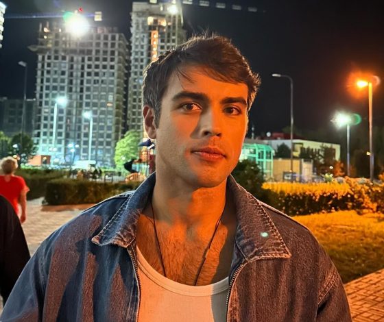 Наш Серкан Болат – Кирилл Дыцевич: что известно о новом актере из сериала «Постучись в мою дверь в Москве»