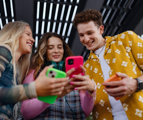 Зумеры придумали новый способ проверки девушки на ее «красные флаги»