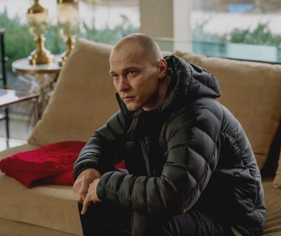 О съемках в «Аноре», дружбе с Марком Эйдельштейном и встрече с Анджелиной Джоли: главное из нового интервью Юры Борисова