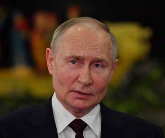 Ольга Бузова, Ксения Бородина и другие: как российские звезды поздравили Владимира Путина с днем рождения