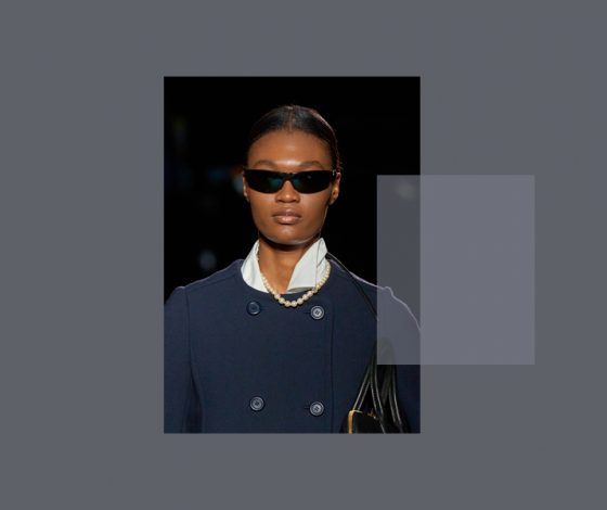 Трендовые украшения на осень 2024: жемчуг, широкие браслеты и длинные серьги