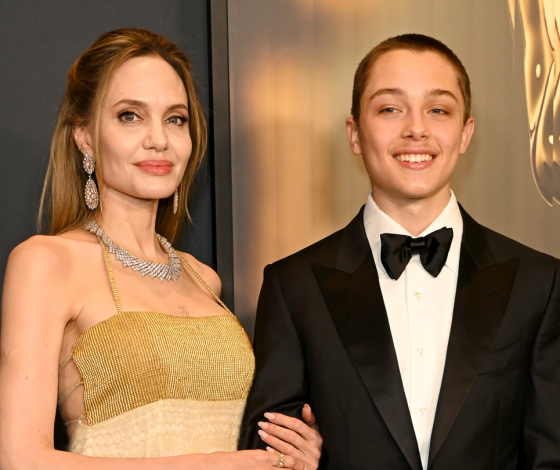 Стала известна причина, по которой Анджелина Джоли вышла в свет с сыном Ноксом