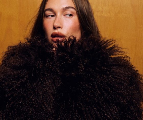 5 бюджетных блесков для губ в оттенке корицы, которые заменят тебе новинку Rhode Хейли Бибер