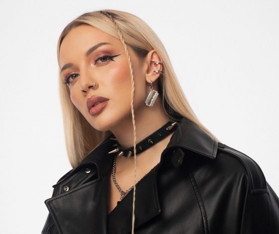 Mary Gu осталась без документов в аэропорту