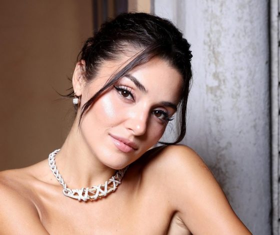 Тайное свидание с миллиардером, шесть тортов и семейный вечер: Ханде Эрчел отпраздновала 31-летие