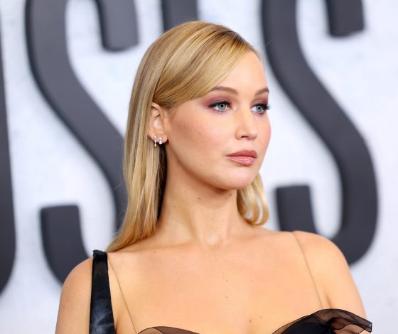 Семейные будни: беременная Дженнифер Лоуренс замечена с мужем