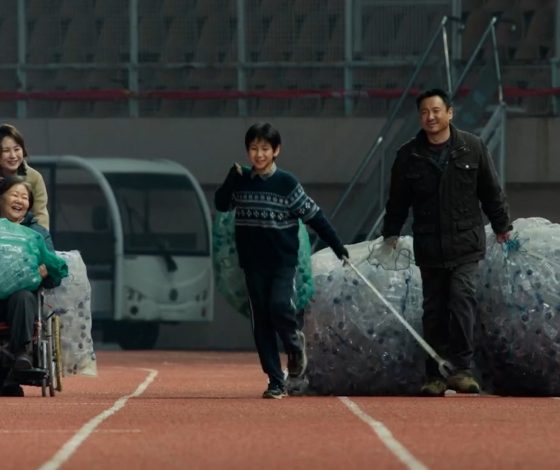 Показываем трейлер комедии «Миллиардер в трущобах»