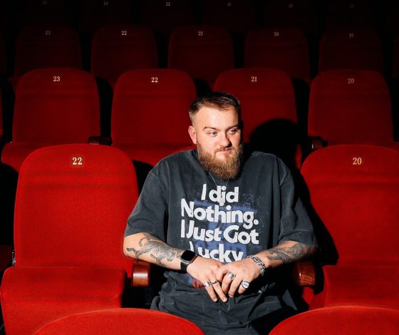 Об отказе от алкоголя, подарках жене и работе на кладбище: комик Павел Дедищев дал большое интервью