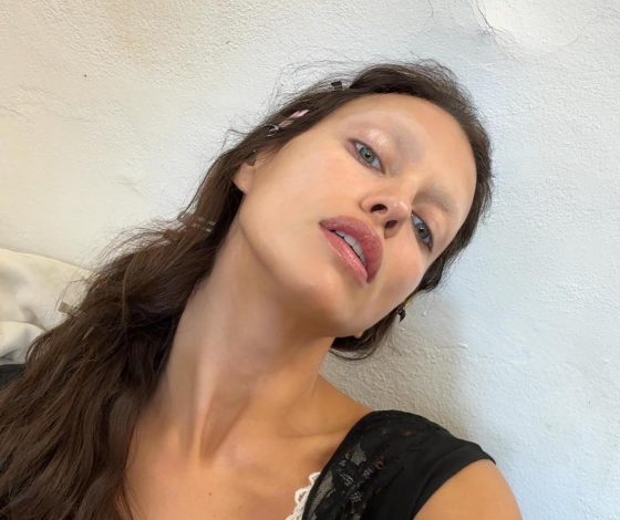 Эту юбку можно носить всю осень и зиму: смотри, какую модель выбирает на этот сезон Ирина Шейк