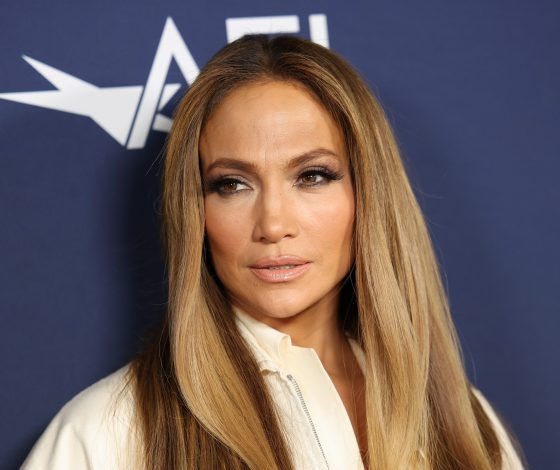 Дженнифер Лопес заметили в компании известного мужчины на курорте