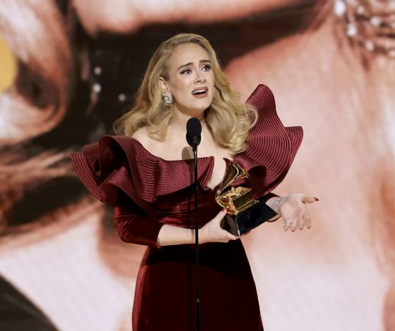 Адель эмоционально завершила финальное шоу:  «Не знаю, когда я буду выступать снова»