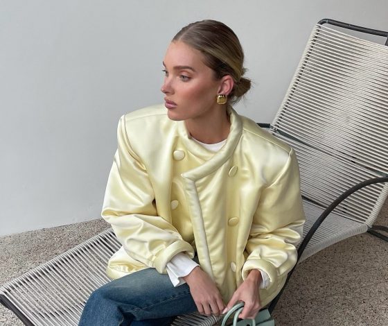 Эльза Хоск носит классическую модель джинсов, которая подойдет каждой