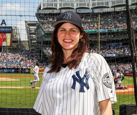 Звезда «Спасателей Малибу» Александра Даддарио впервые стала мамой