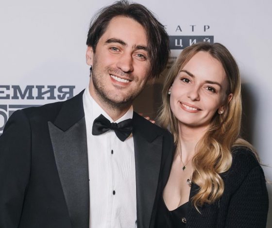 Звезда франшизы «Майор Гром» Дмитрий Чеботарев вышел в свет с женой и дочерью