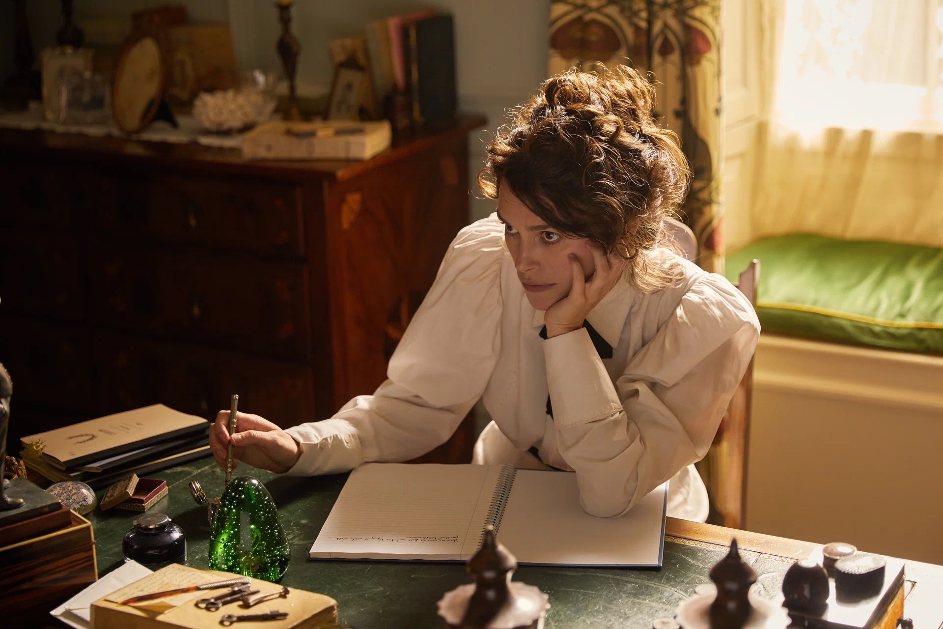 An aspiring writer suddenly became popular thanks to a post on social networks.