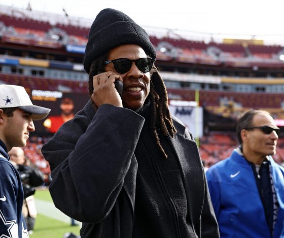 Редкий выход: Jay-Z с детьми замечен на «Супербоуле – 2025»