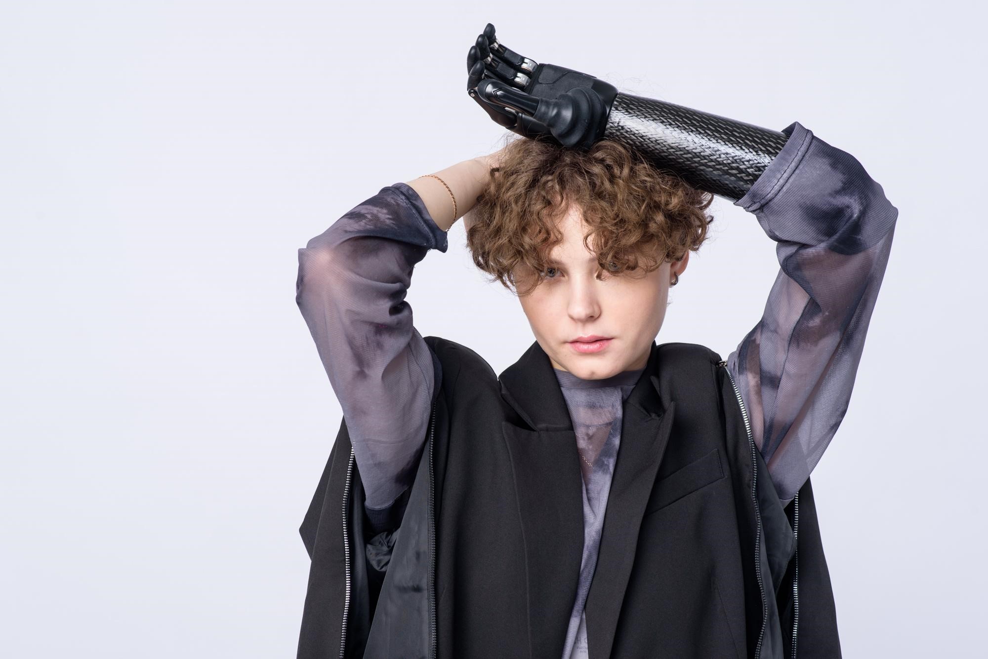 The star of the show “Boys” Alexandra Kryuchkova became the face of the bionic prosthesis brand