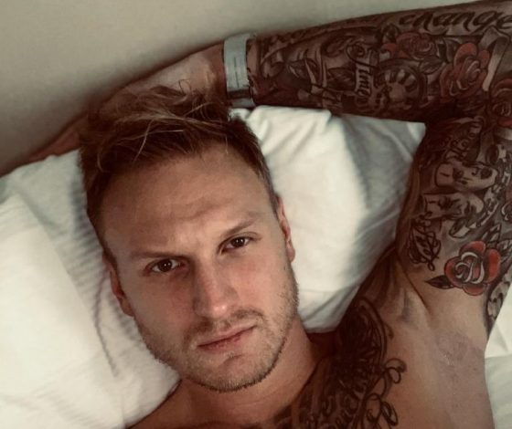 Подписчики Яниса Тиммы назвали пророческим тату на его спине