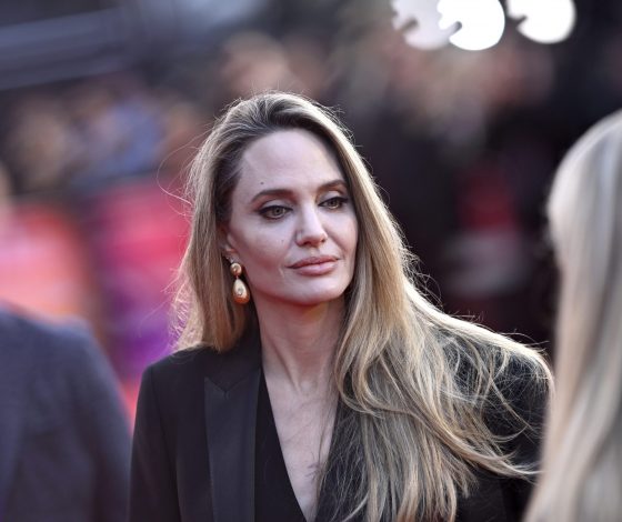 Анджелина Джоли тяжело переживает расставание с дочерью