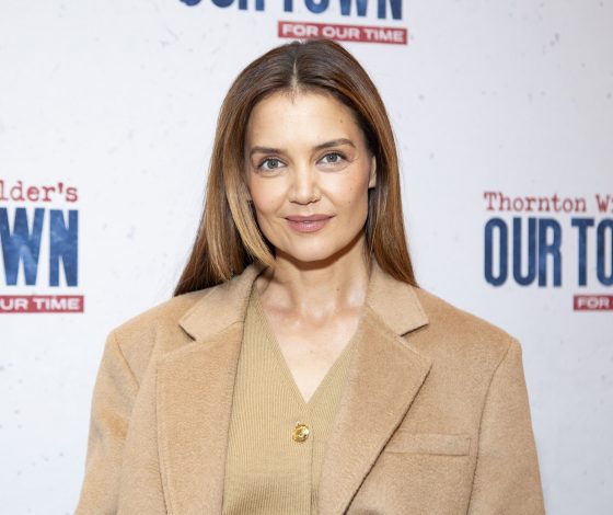 Кэти Холмс опровергла слухи о том, что ее дочь получила миллионы от Тома Круза