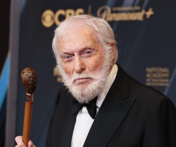 98-летний актер Дик Ван Дайк лишился любимого питомца из-за страшного пожара