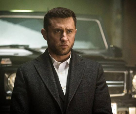 Впервые после судов: Павел Прилучный с женой и сыном вышел в свет