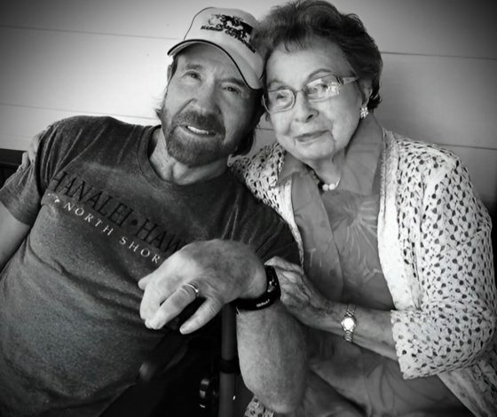 Мама Чака Норриса умерла в возрасте 103 лет