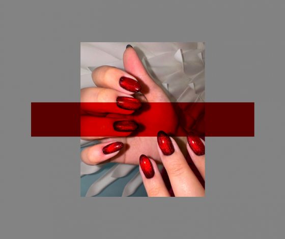 Праздник к нам приходит: повторяем новогодний маникюр с эффектом елочной игрушки