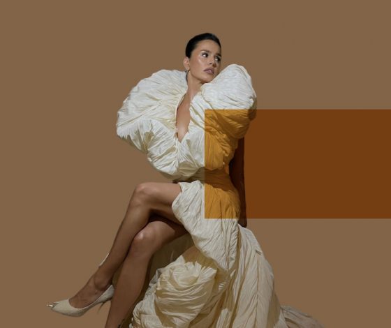 Это платье носят Zivert, Ксения Шипилова, Настя Миронова и другие. Голосуй, кому оно идет больше