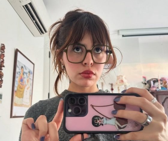 В Сети появился новый бьюти-лайфхак: девушки красят лицо тушью