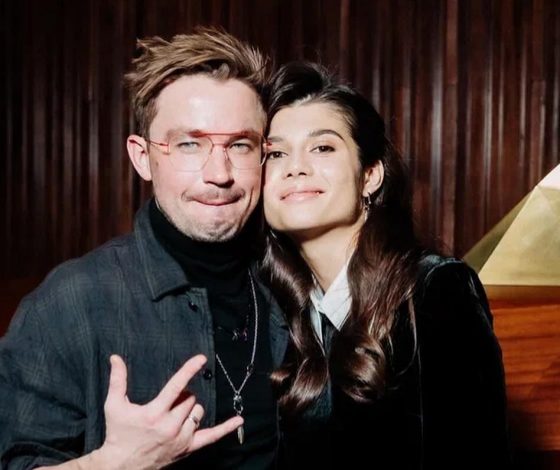 Александр Петров с супругой опубликовал кадры «беременной» фотосессии