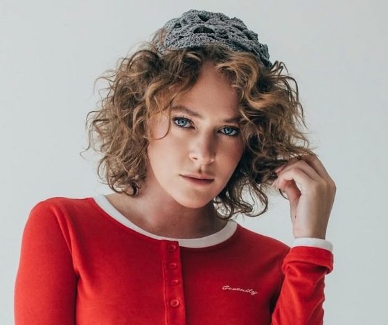 Аглаю Тарасову задержали в аэропорту Домодедово