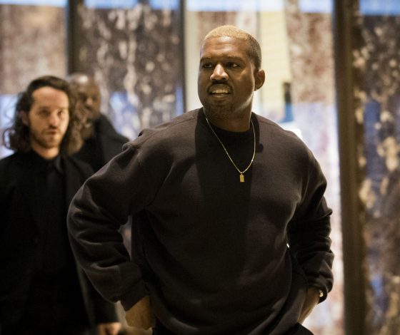 Стала известна причина, по которой Канье Уэст не намерен возвращаться домой