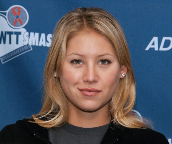 Анну Курникову сняли в инвалидном кресле рядом с детьми от Энрике Иглесиаса