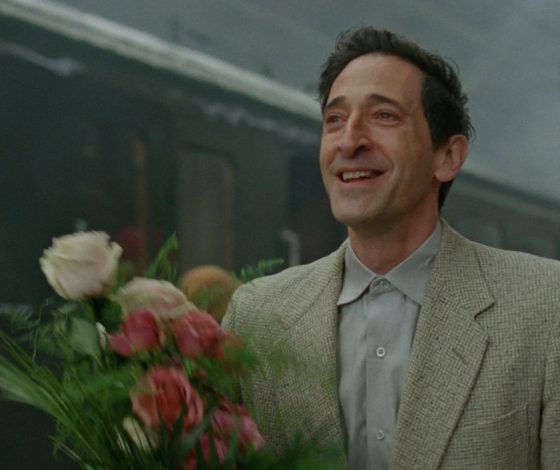 Гример приняла часть тела Эдриана Броуди за протез и попала в неловкую ситуацию: «Это не снимается»