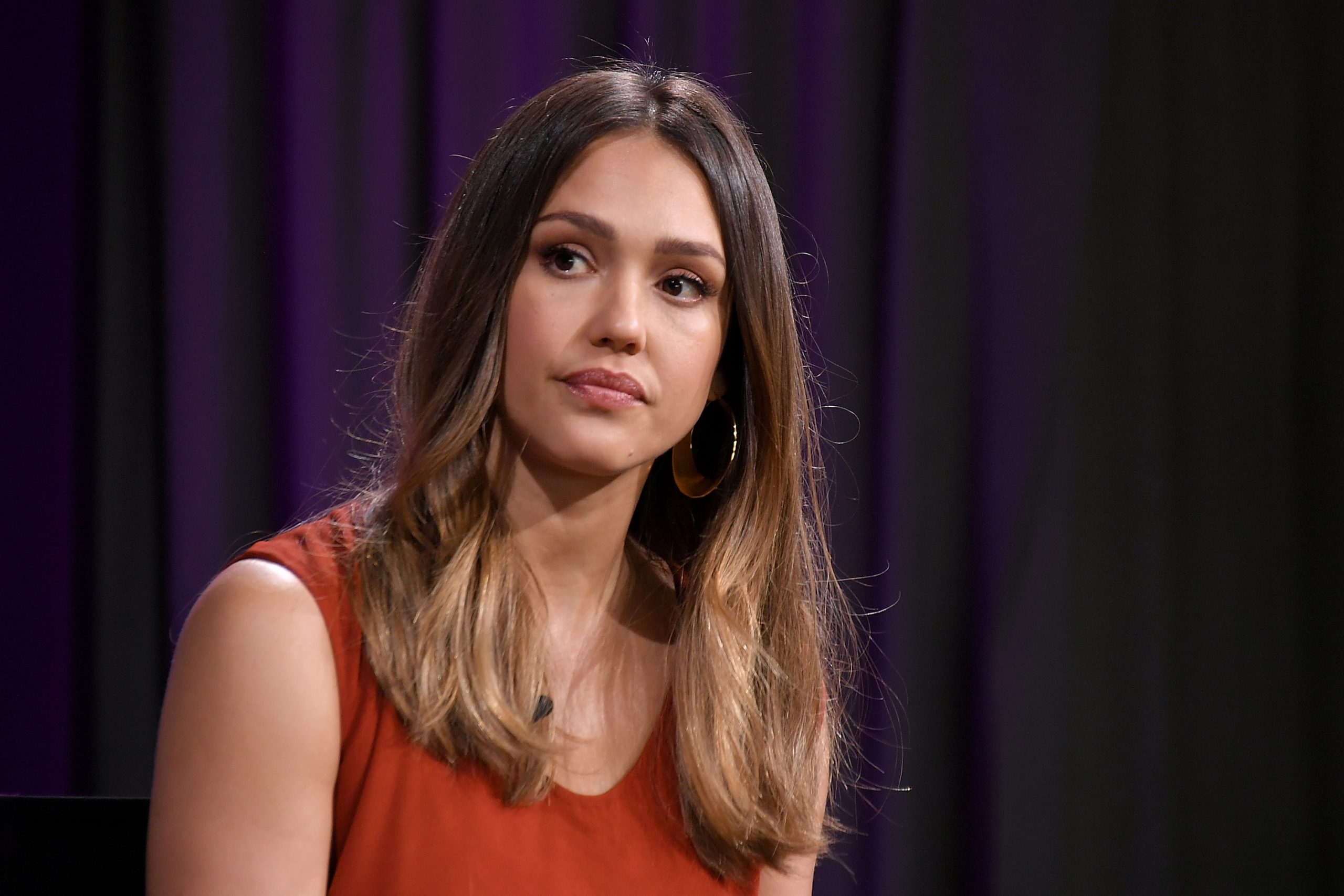 Jessica Alba and her daughter look like peers