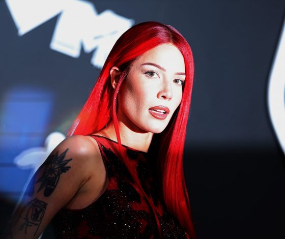 Холзи поделилась хорошими новостями о борьбе с тяжелым недугом