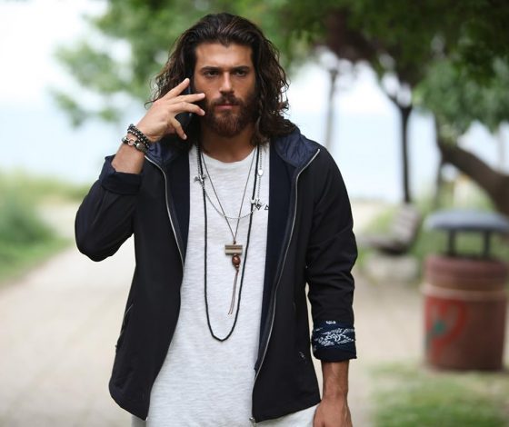 Турецкий актер Джан Яман прилетел в Россию