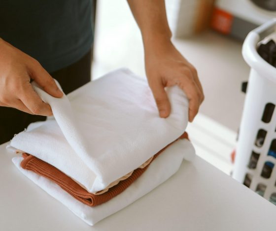 Выяснилось, сколько мужчин в России готовы заниматься «женскими» делами по дому