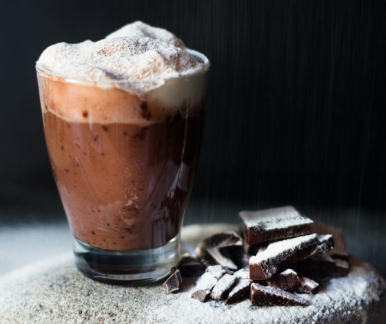 В Сети набирает популярность горячий шоколад на костном бульоне